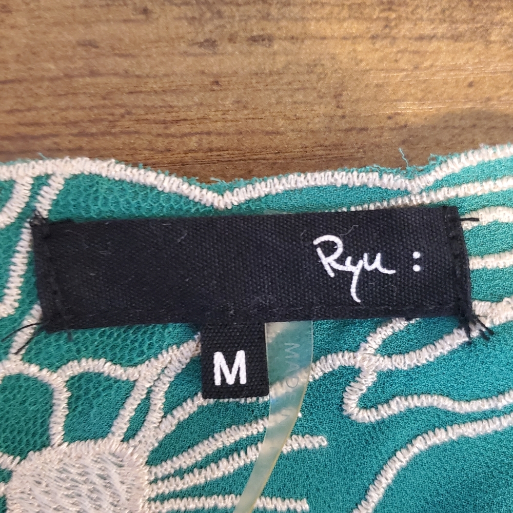 RYU Green Chiffon Embroidered Top - Picture 6 of 8